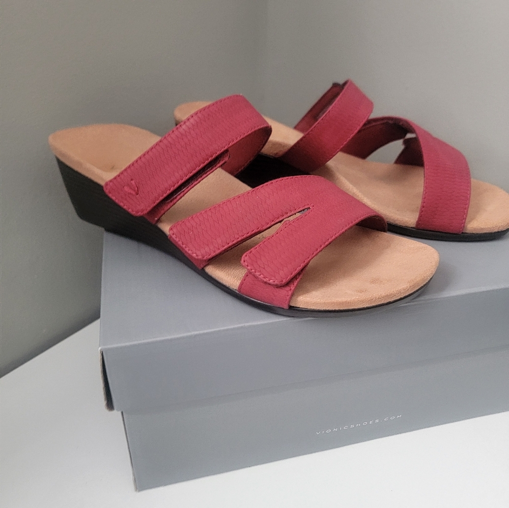 Vionic Park Deanna comfort wedge sandal Velcro adjustable Wine Red 8 Wide